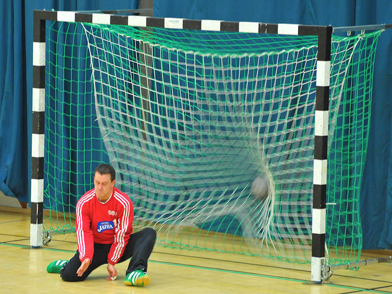 handbaldoel met wit smoor net en groen net