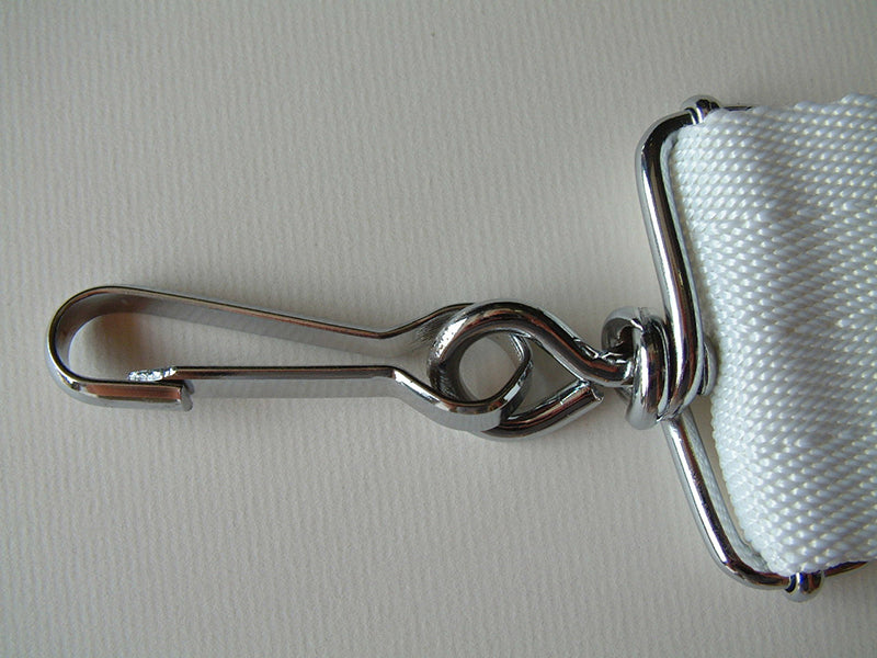 Adjusterband met musketonhaak. Deze haak klik je vast aan de ring in de grond koop je bij de Sportnettenshop